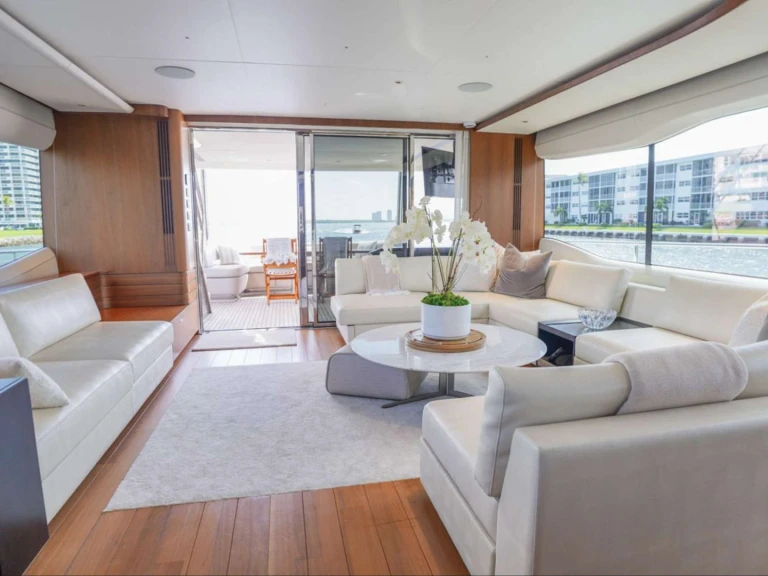 Pronájem Jachta v Nassau -Princess, UK RECORD YEAR