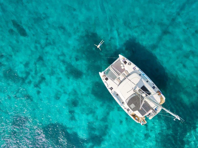Pronájem lodi Kaštel Gomilica lákavé ceny AURA