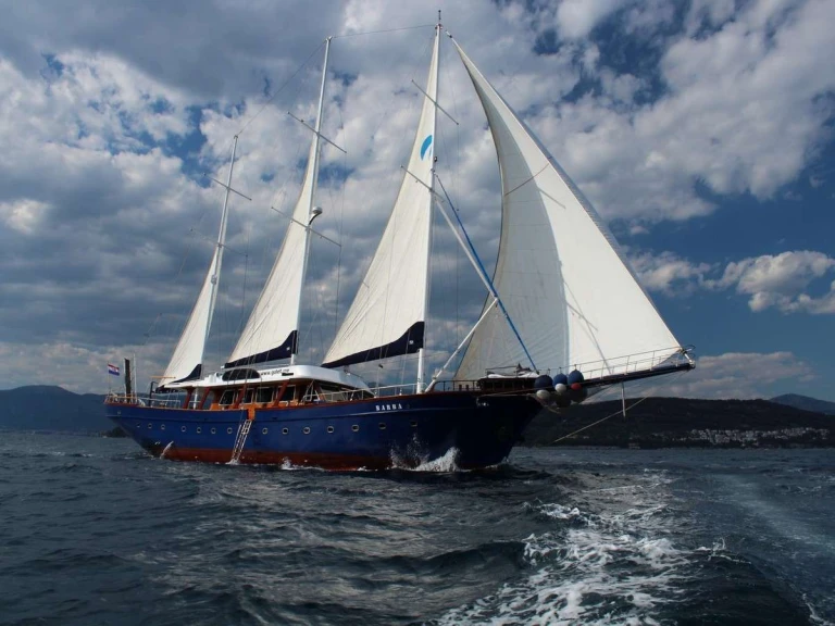 Pronajmout Jachta se skipperem či ne Custom v Skradin