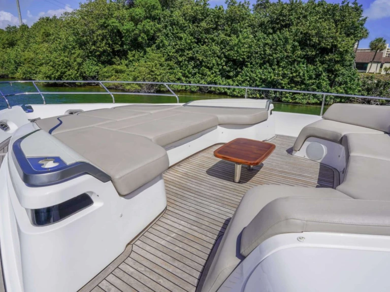 Pronájem Jachta v Nassau -Princess, UK RECORD YEAR