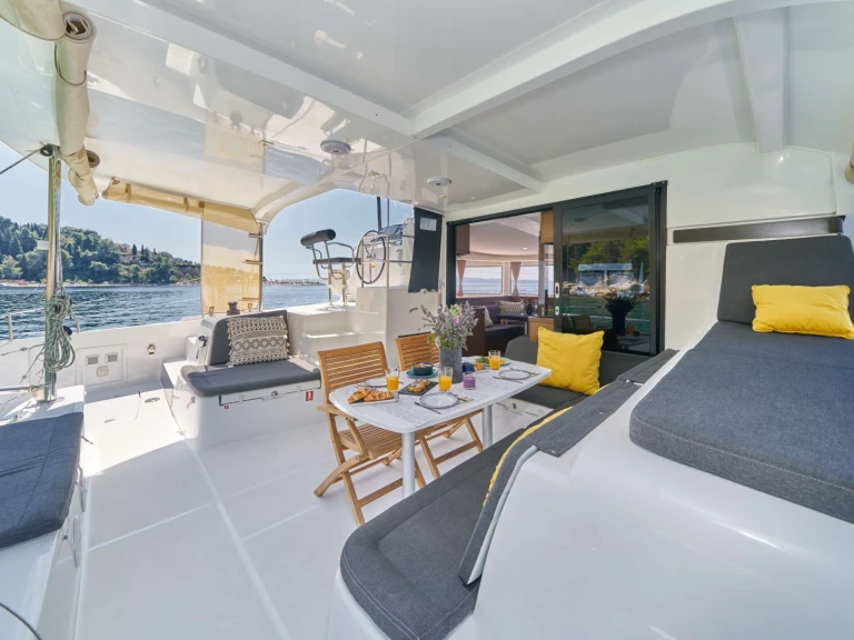 Lagoon AURA jednotlivci a charterové společnosti v Kaštel Gomilica