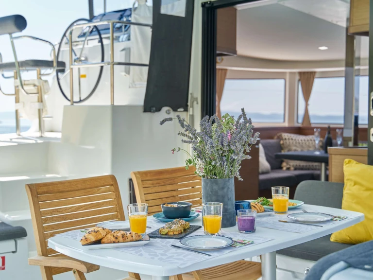 Pronajmout si Lagoon AURA v Kaštel Gomilica