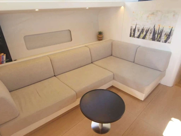 Pronajmout si Custom YKNOT v Antigua Island