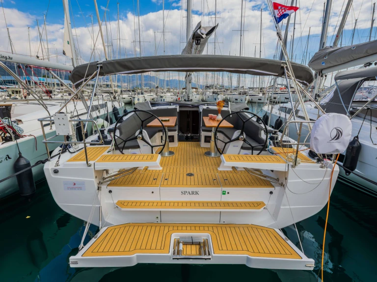 Pronájem lodi Hanse Hanse 410 v Šibenik  na Samboatu