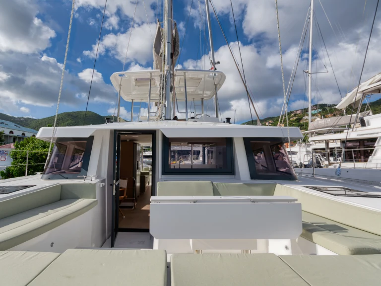 Pronájem lodi Tortola lákavé ceny Bali 4.6