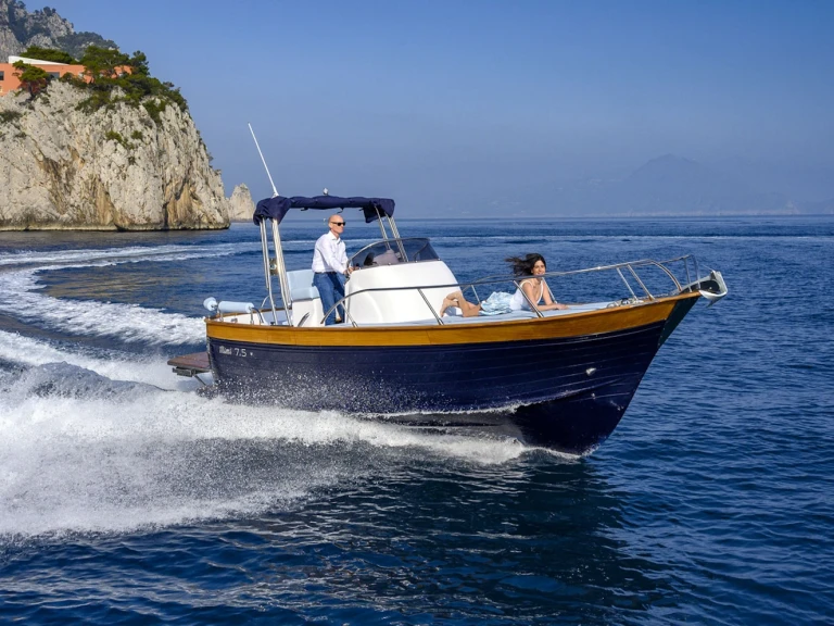 Mimi LIBECCIO 7.5 wa jednotlivci a charterové společnosti v Port Grimaud