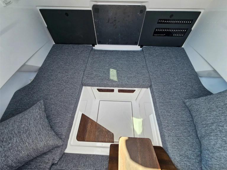 Pronájem jachty v Donji Seget -Axopar Axopar 29 XC Cross Cabin na Samboatu