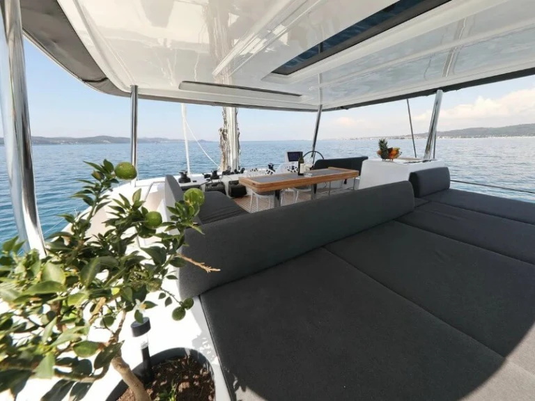 Pronájem Katamarán Lagoon s licencí