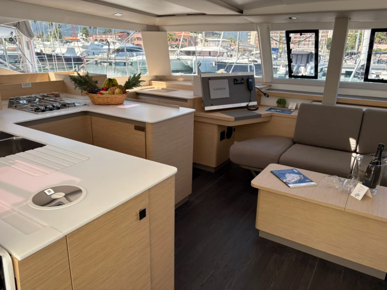 Pronajmout Katamarán se skipperem či ne Fountaine Pajot v Furnari