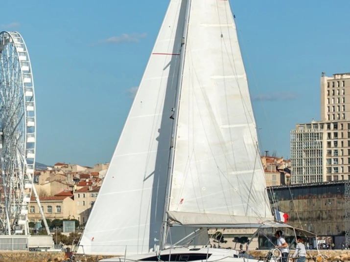 Pronájem lodi Elan Impression 35 v Marseille na Samboatu