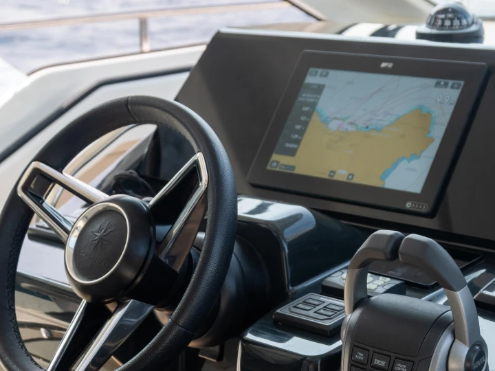 Pronájem Motorová loď Jeanneau s licencí