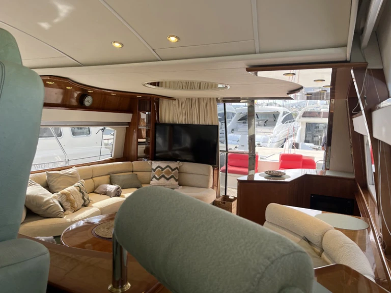 Pronájem Motorová loď Azimut s licencí