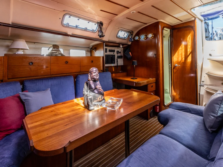 Jeanneau Sun Odyssey 45 jednotlivci a charterové společnosti v Marina di Sant'Elmo