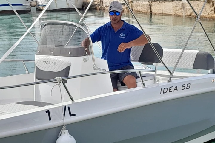 Idea Marine IDEA 58 jednotlivci a charterové společnosti v Vieste