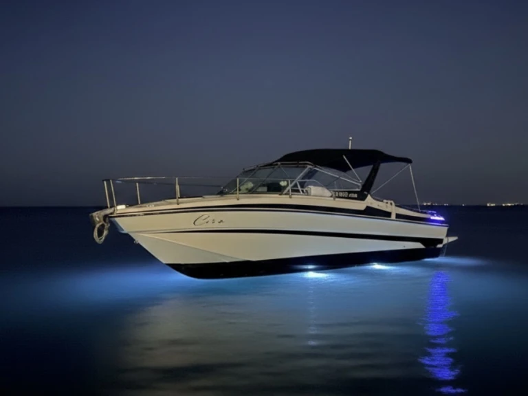 Rio Rio 680 Cabin jednotlivci a charterové společnosti v Torre Annunziata