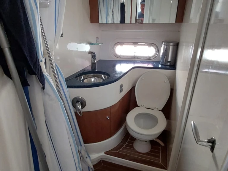 Pronajmout si Sunseeker Manhattan 66 v Dubai Marina