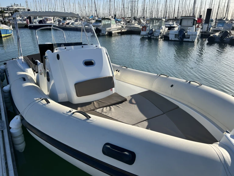 Pronájem lodi La Rochelle lákavé ceny hélios 25