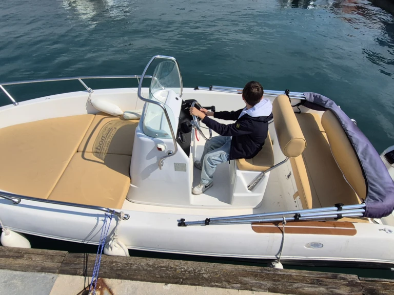 Pronajmout Motorová loď se skipperem či ne BLU LINE v La Spezia