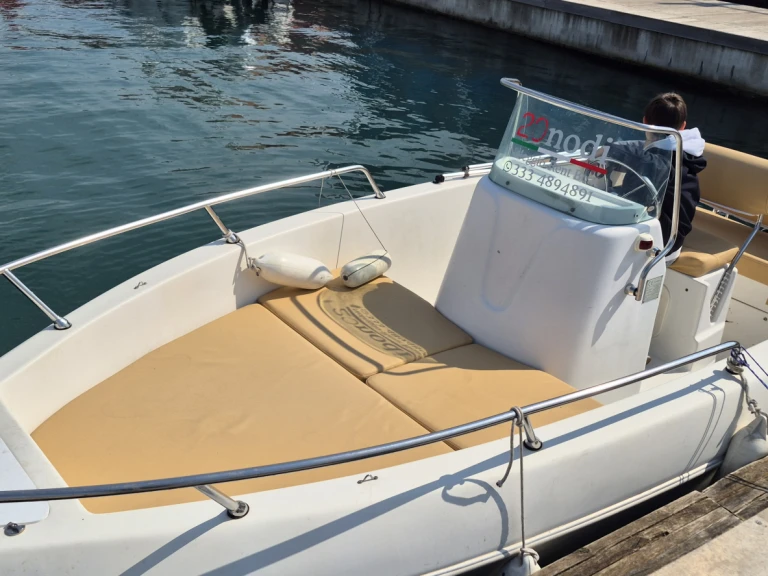 Pronájem lodi BLU LINE Schizzo 520 v La Spezia na Samboatu
