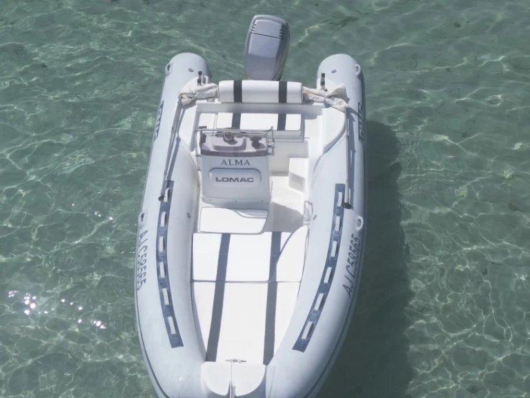 Pronajmout si Lomac Lomac 540 IN v Porto-Vecchio