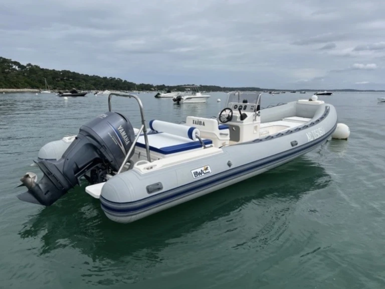 Pronájem Polotuhá loď Bwa s licencí