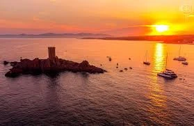 Pronajmout Motorová loď se skipperem či ne Bayliner v Saint Raphael