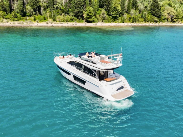 Pronájem lodi Tivat lákavé ceny Azimut 53 Fly