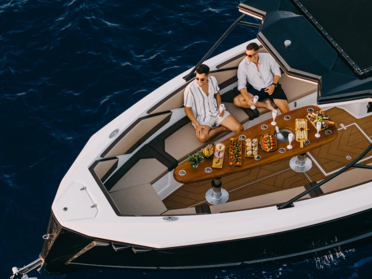 Pronájem jachty v Mílos -Alesta Raptor Excursion na Samboatu