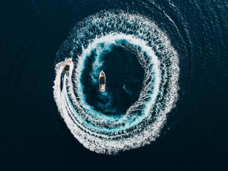 Pronajmout si Alesta Raptor Excursion v Mílos