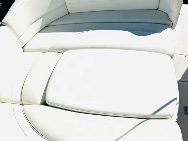 Four Winns Vista 248 jednotlivci a charterové společnosti v Saint Raphael