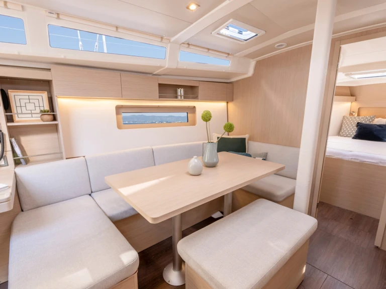 Pronájem Plachetnice v Palma de Mallorca -Oceanis 37.1 firts line