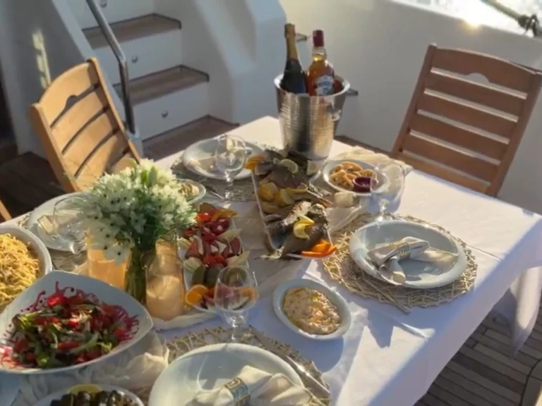 Pronajmout si costume Tuzla v Kemerköy