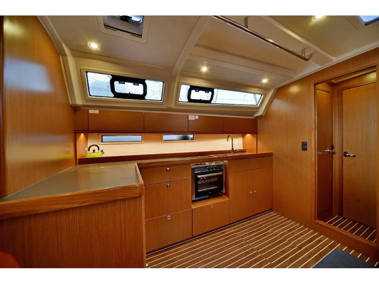 Plachetnice k pronájmu v Alimos za nejlepší cenu