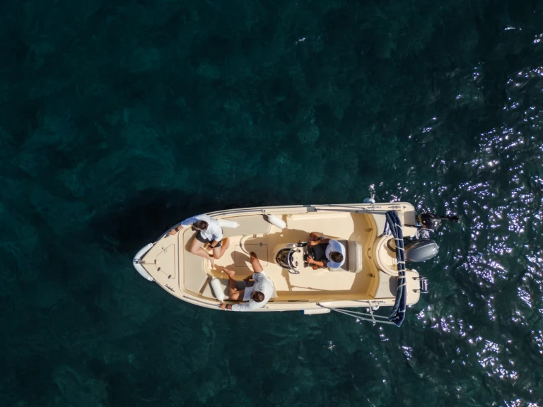 Pronájem Motorová loď Storm Boats s licencí