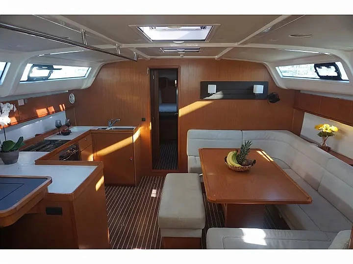 Pronájem lodi Bavaria Bavaria Cruiser 51 (5 cab.) v Alimos na Samboatu