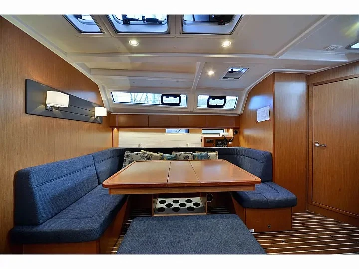 Pronájem lodi Bavaria Cruiser 46 v Alimos na Samboatu