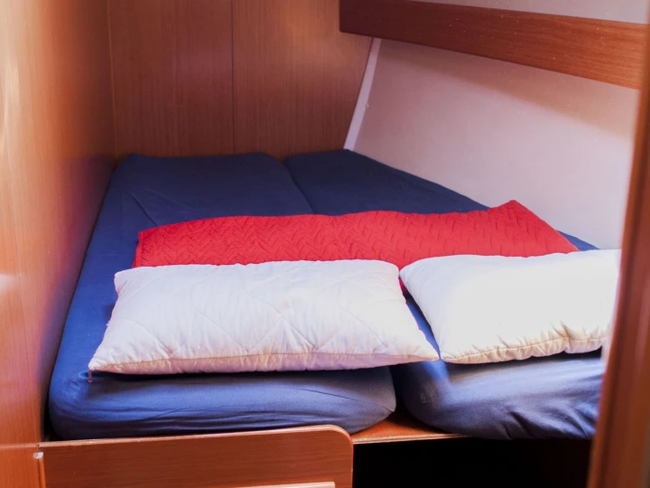 Plachetnice k pronájmu v Adámas za nejlepší cenu