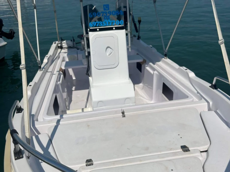 Nireus Nireus 515 jednotlivci a charterové společnosti v Paleros
