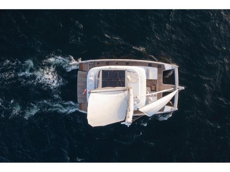 Pronajmout Katamarán se skipperem či ne Sunreef v Kaštel Gomilica