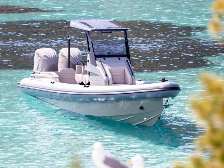 Pronajmout si Rock Marine Rock 30 v Alimos