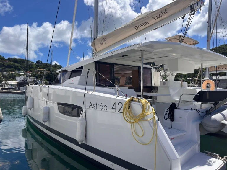 Fountaine Pajot Astrea 42 jednotlivci a charterové společnosti v Le Marin