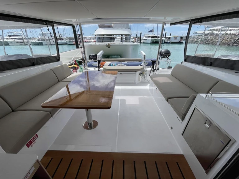 Pronájem Katamarán Bavaria s licencí