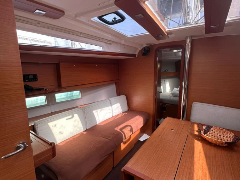 Pronájem lodi Kos lákavé ceny Dufour 390