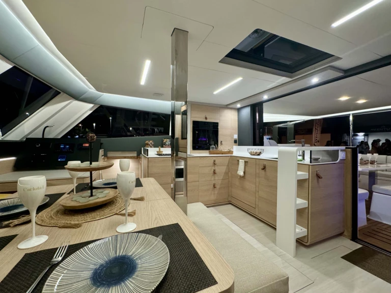 Pronájem Katamarán Aventura s licencí