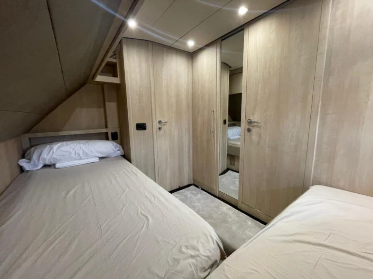 Bayliner Sarnico 65 jednotlivci a charterové společnosti v Palermo