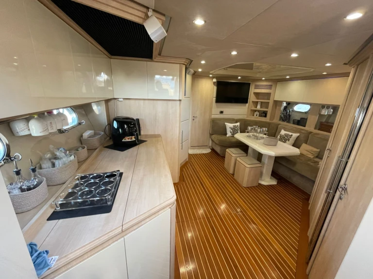 Pronájem Jachta Bayliner s licencí