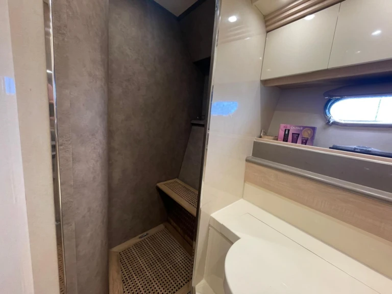 Pronájem Jachta Bayliner s licencí