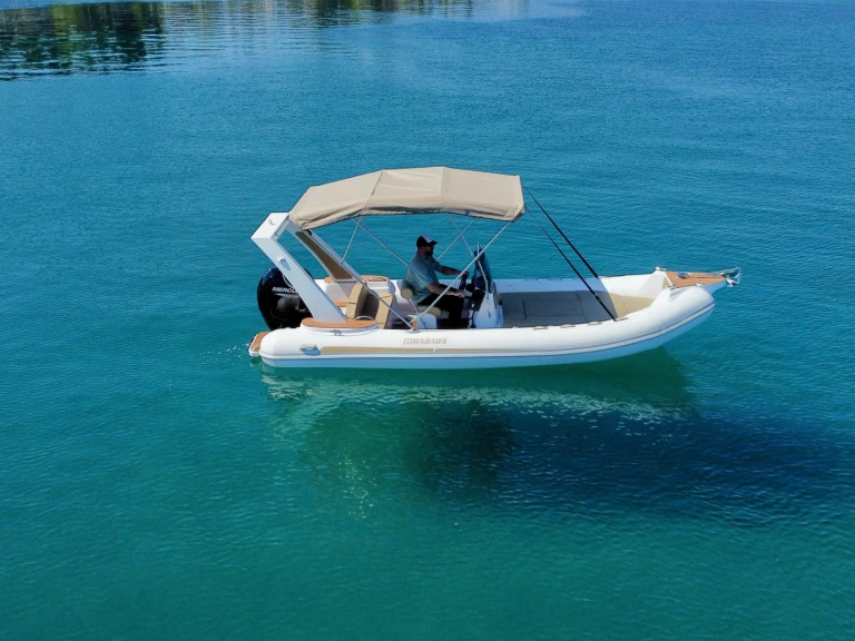 Pronájem lodi Tomahawk VIP 2026 v Old port of Corfu na Samboatu