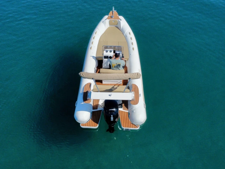 Pronájem lodi Tomahawk VIP 2026 v Old port of Corfu na Samboatu