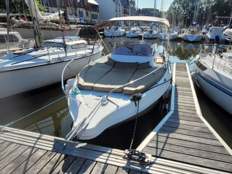 Pronajmout si B2 Marine B2 Marine 672 Sun Deck v Saint-Philibert